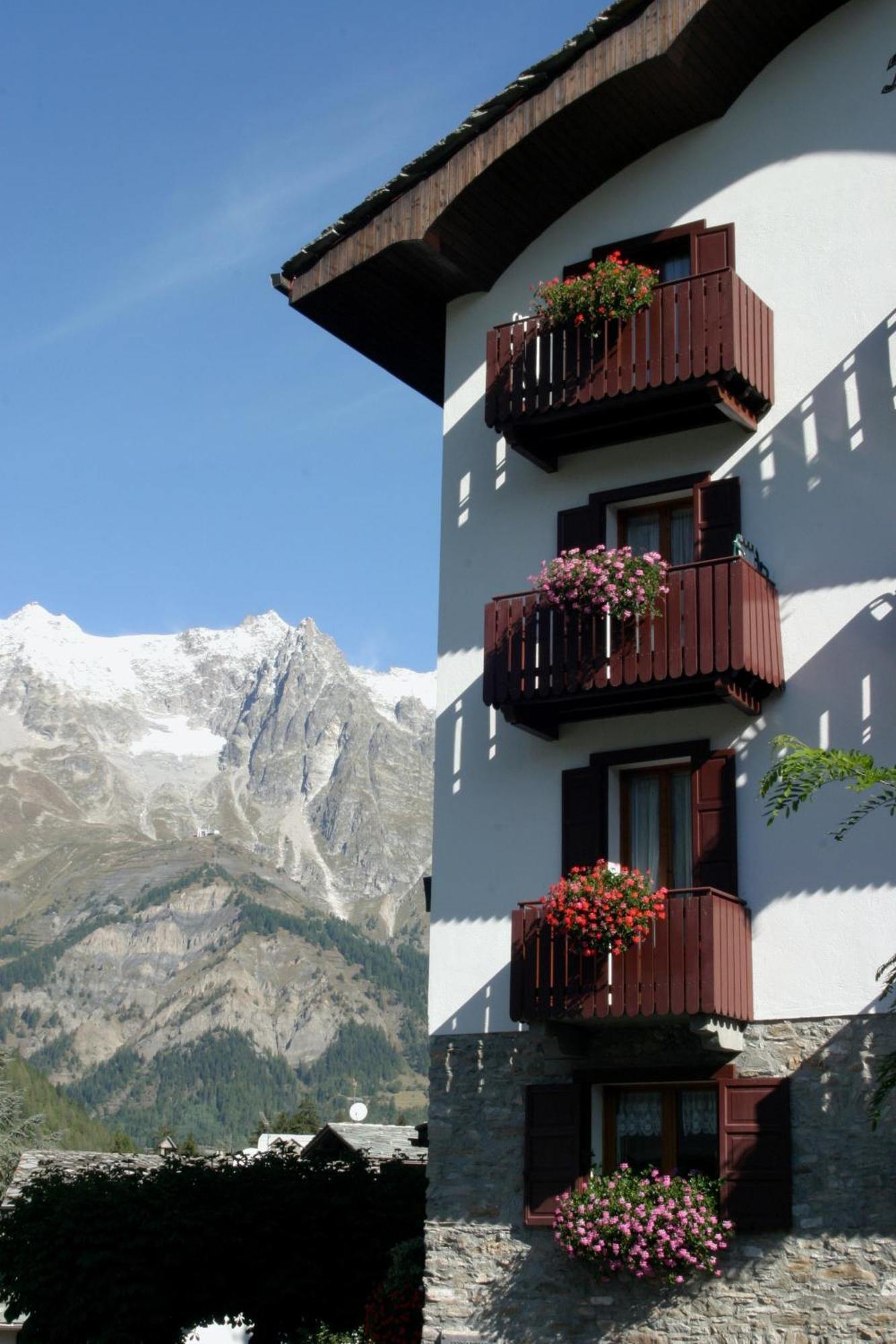 Hotel Berthod Courmayeur Exteriér fotografie